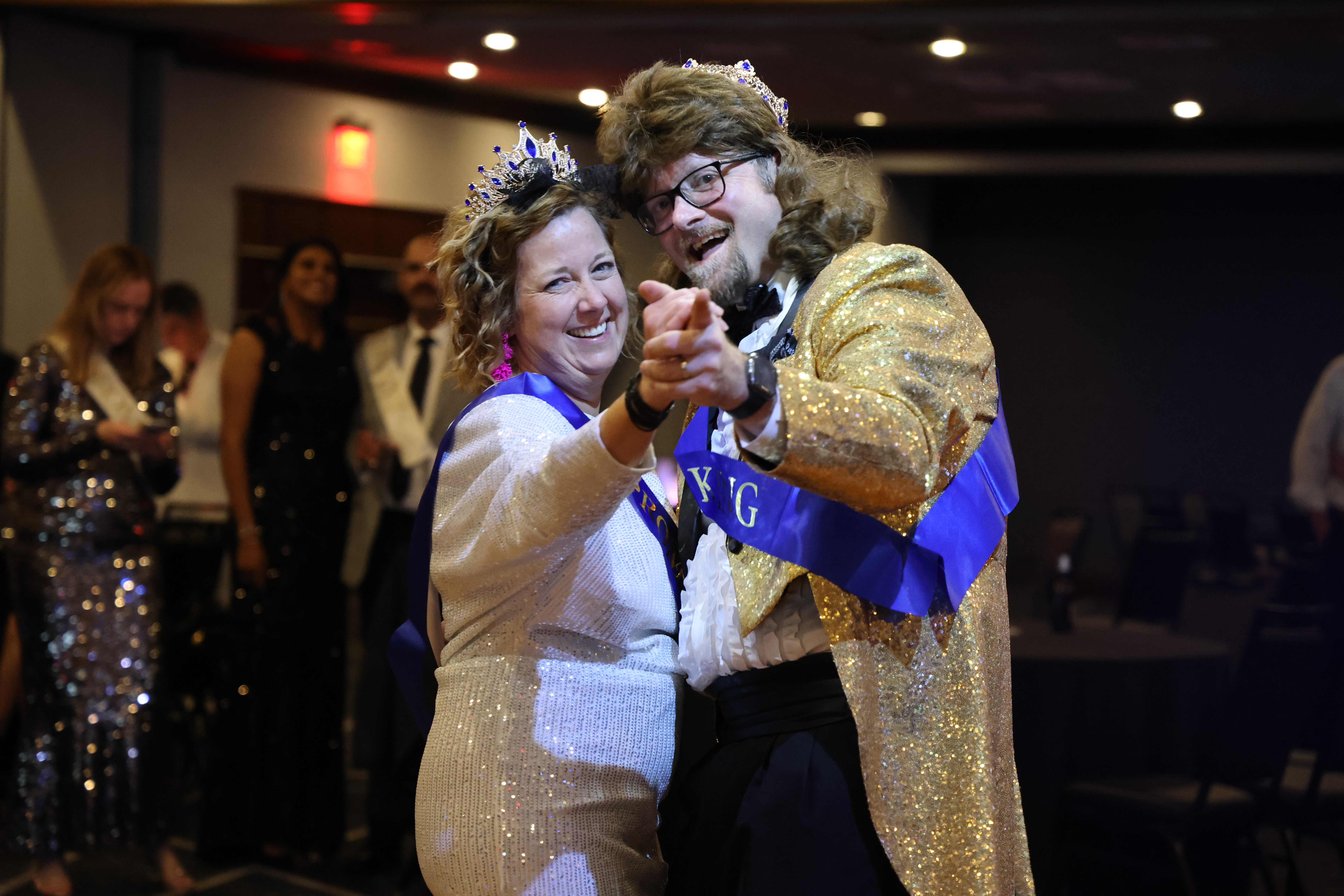 prom king and queen slow dancing